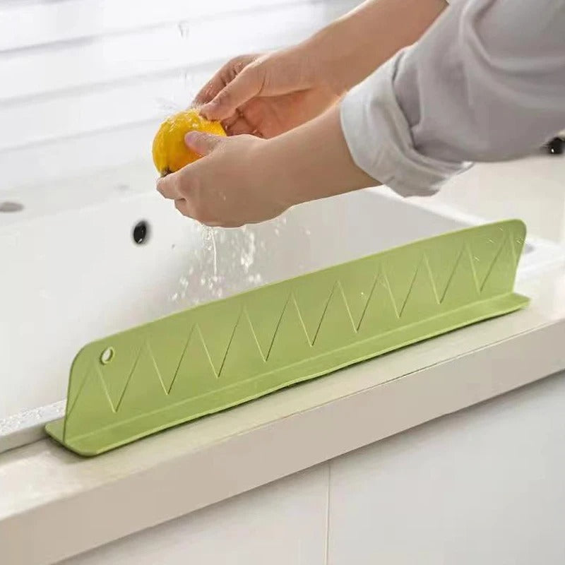 1PC Silicone Sink Baffle Splash Guard with Suction Cup Pool To Protect Clothes From Splashing Water Baffle